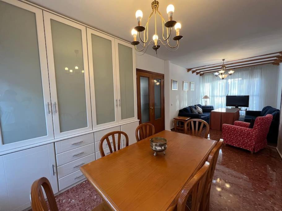 Casa Soleada En Calle Tranquila Vakantiehuis